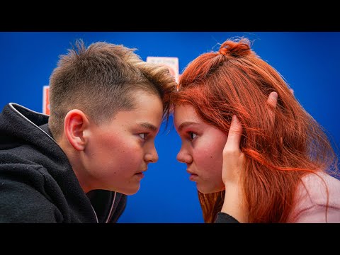 Видео: МАША И КИРИЛЛ ЗАКРЫЛИСЬ ВДВОЁМ В КЛАССЕ!!!