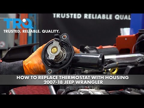 Видео: Как заменить термостат вместе с корпусом на Jeep Wrangler 2007–18