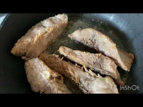 Видео: Классический рецепт ухи из сазана. Жареный сазан с картофельным пюре.