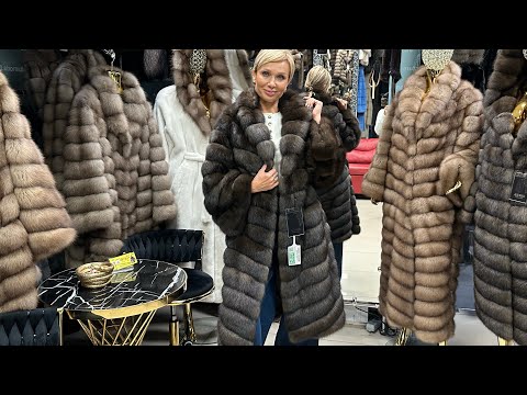 Видео: ЭЛЕГАНТНЫЕ И ПРЕМИАЛЬНЫЕ, ШУБЫ АЛЬТА МОДА НА САДОВОДЕ.