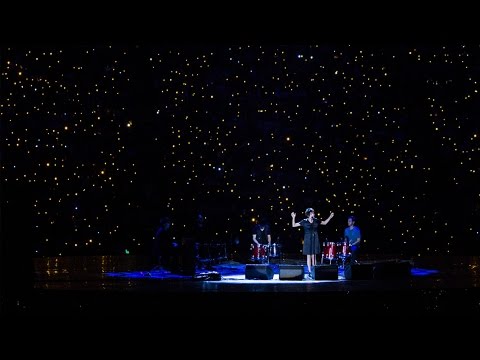 Видео: Мы разбиваемся (Земфира. Летняя Универсиада 2013)