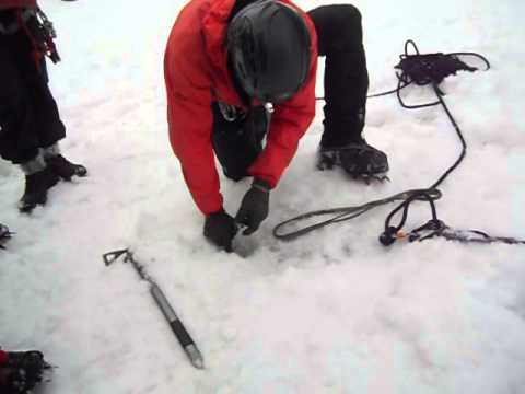 Видео: Что делать если напарник по связке упал в трещину