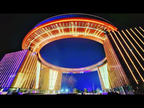 Видео: Будущий научно-фантастический город Китая невероятен! Экскурсия по самому молодому городу Шанхая