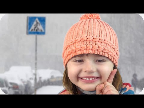 Видео: ✅ТЕПЛАЯ ШАПКА. Поперечное вязание. Вязание крючком для начинающих от Svetlana Fabriycij