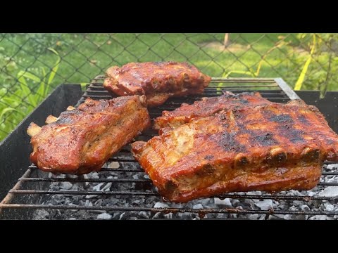 Видео: ФАНТАСТИЧЕСКИ ВКУСНЫЕ СВИНЫЕ РЕБРЫШКИ на мангале. Супер сочные ребрышки в маринаде и глазури.ENG SUB