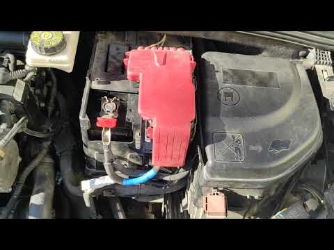 Видео: Как Правильно и Быстро Снять Аккумулятор на Peugeot  408