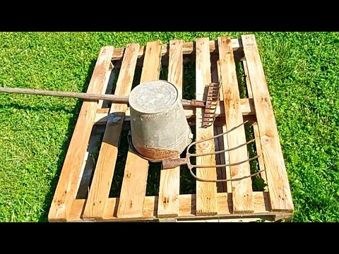 Видео: Взял поддон и старый садовый инвентарь. Сделал полезную самоделку Получился красивый уголок садовода