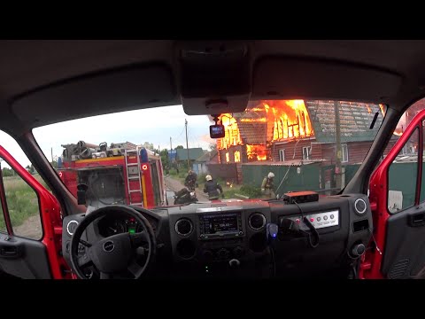 Видео: Горят три дома. Пожар глазами Урала.