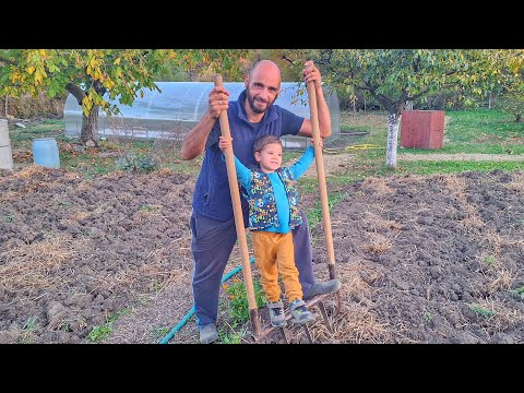 Видео: ЖИВОТ на СЕЛО: Сменяме ТЕХНОЛОГИЯТА в градината +  вкусни РЕЦЕПТИ от Лора ☼ Имение ХАЛО ☼