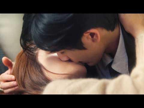 Видео: Золушка намеренно держала это в секрете, а босс яростно поцеловал ее и укусил ей губы.