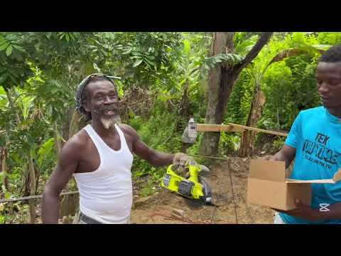 Видео: Переносим цемент подальше @Colazsmithtv, потому что ураган Мелисса приближается, оставляя это Богу🙏