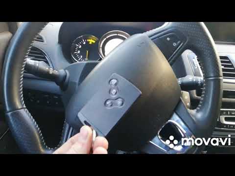 Видео: Рено Меган 3, Сценик 3. Как поменять батарейку в ключ карте и не поломать её!!!!