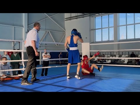 Видео: Соревнования по боксу / Юноши 2008-2009 / Вес 60 кг / Два нокдауна!