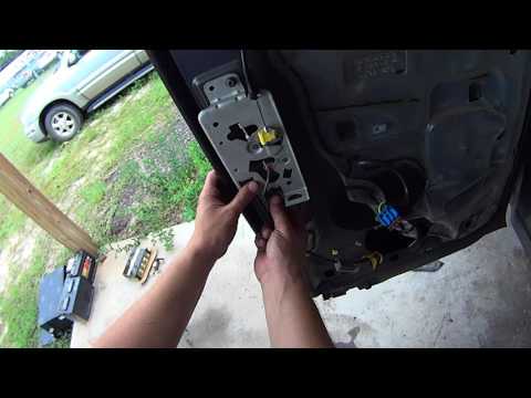 Видео: Как отремонтировать застрявшие задние двери на Ford F-150 с удлиненной кабиной 04-08 годов выпуска