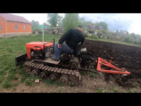 Видео: вспашка участка под картошку mini dozer