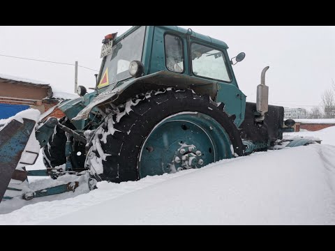 Видео: ТРАКТОРЫ МТЗ-80 И ДТ-75. ЗАВАЛИЛО СНЕГОМ ПОД КОНЕЦ ЗИМЫ РАЗГРЕБАЕМ СНЕЖНЫЕ ЗАВАЛЫ. МТЗ/ДТ75/CCCР.