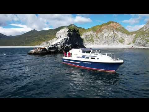 Видео: Морская прогулка в Бухту Русская