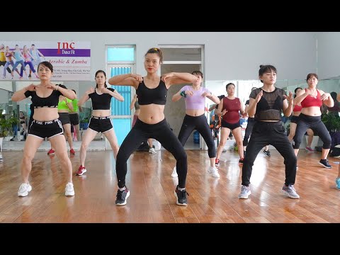 Видео: AEROBIC DANCE | Тренировка на 400 калорий: лучшие упражнения для сжигания жира в домашних условиях