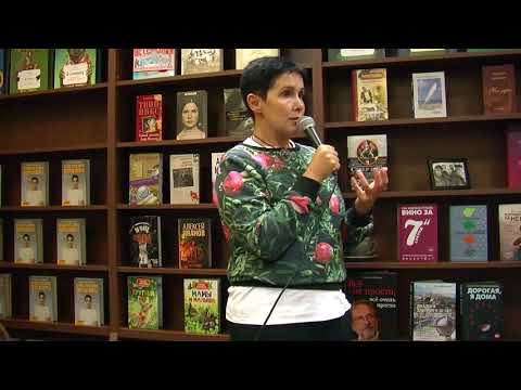 Видео: Галина Юзефович в кафе книжного магазина «Polaris».