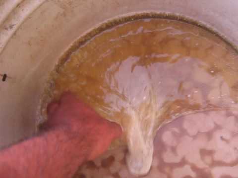 Видео: Афера , в вощине вместо воска парафин .