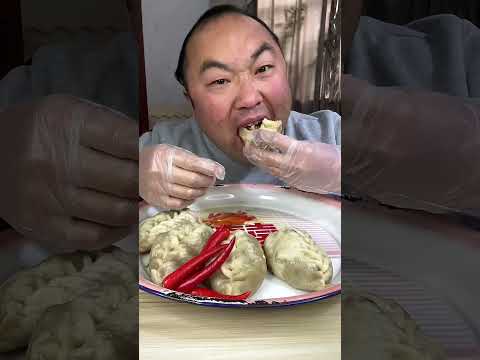 Видео: На самом деле, еда этого парня показалась мне слишком ужасным испытанием.  22