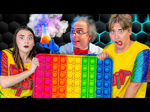 Видео: Нас Заперли В Секретной Лаборатории Поп Ит ! **Как выбраться из POP IT тюрьмы?**