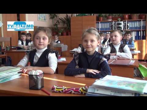 Видео: Посыпаем...Убираем...Лицей М.Горького готов к морозам...