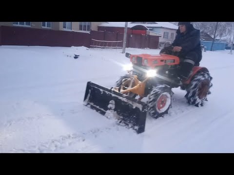 Видео: Первый снег! Наконец-то он выпал!))) Кубота B6000, расчистка снега!