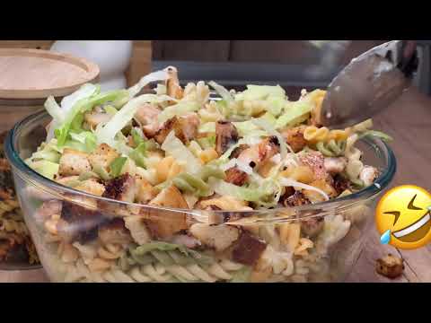 Видео: «Салат с айсбергом, курицей и гренками»