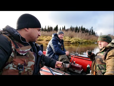 Видео: ДВУМ БЛОГЕРАМ РЕКИ МАЛО \ РЫБАЦКО-ОХОТНИЧИЙ ДЕНЬ УСТАИЧА \ В ЛОДКЕ КОМФОРТНО КАК ДОМА