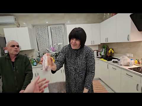 Видео: Аня Передала Сало ! Пробуем Дубайский Шоколад! Бабушка 👵 Такого Не Пробовала