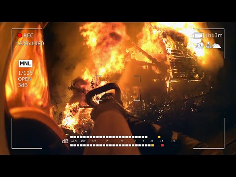 Видео: Глазами пожарных #40: Пожар. Горит частный дом. Угроза распространения. Жаркая ночь.