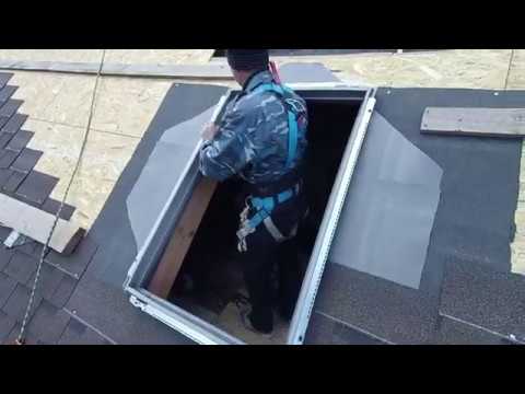 Видео: установка мансардного окна VELUX  в мягкую кровлю