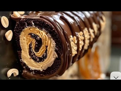 Видео: 🎬 РУЛЕТ «СНИКЕРС» 🥜🍯 Напоминает мороженое 😍Очень нежный, шоколадный и безумно вкусный рулет! 🤤