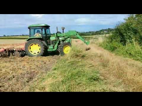 Видео: John Deere 2850 моє перше дискування.