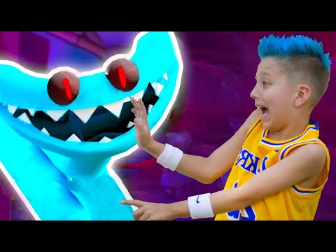Видео: НАПАЛИ РАДУЖНЫЕ ДРУЗЬЯ 2  в Роблокс Rainbow Friends 2