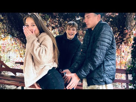 Видео: УГАДАЙТЕ ЧЬЯ ПОПА!))