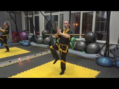 Видео: Упражнения с посохом или шестом для детей и начинающих изучать Кунг Фу взрослых. 1 часть