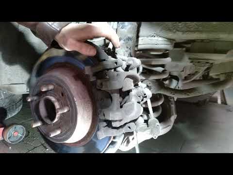 Видео: Замена задних тормозных дисков и колодок FORD MONDEO 5