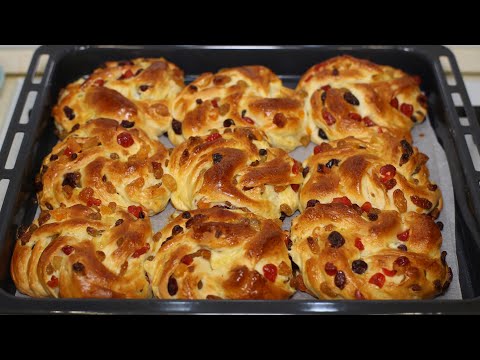 Видео: Пасхальные дрожжевые булочки с сухофруктами. Семейный рецепт.