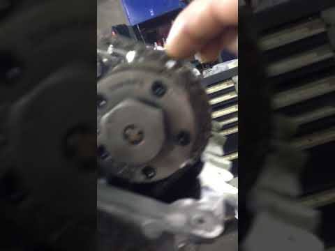 Видео: Крайслер 3,6 бензин замена цепи ГРМ, момент затяжки ГБЦ