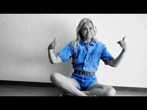 Видео: ДЖИНСЫ👖Зажигательная Молодильная Песенка с иностранным Акцентом 🥰Танцуем Все!