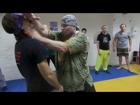 Видео: Kuntao Mindanao Silat - Guro Alexander Plaksin. Уличный Пенчак-Силат в Москве