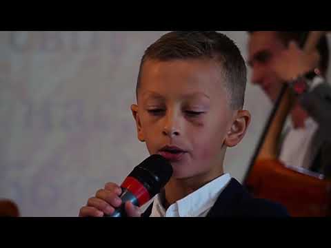 Видео: "Колосок я маленький" - мальчик очень красиво спел песню. Камерный ансамбль