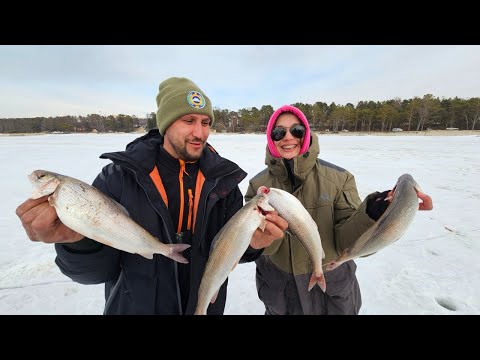 Видео: Гигантский хариус по последнему льду!! Неизданное. Уха в берегу!