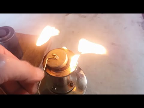 Видео: 🎥 Горелка керосиновая лабораторная "Кировский завод Физприбор" (КЗФ). (керогаз) Горение на керосине.