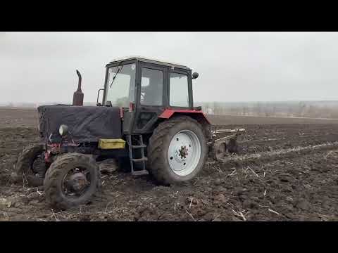 Видео: Зимняя пахота на тракторе МТЗ 82