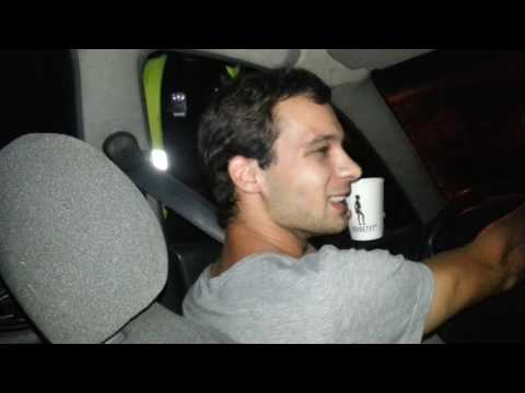 Видео: Полиция требует открыть капот и багажник