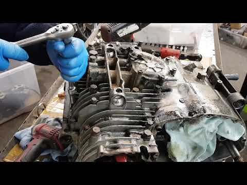 Видео: Разборка двигателя, часть 4 — Suzuki GT750. Руководство для идиотов по переборке Suzuki GT750