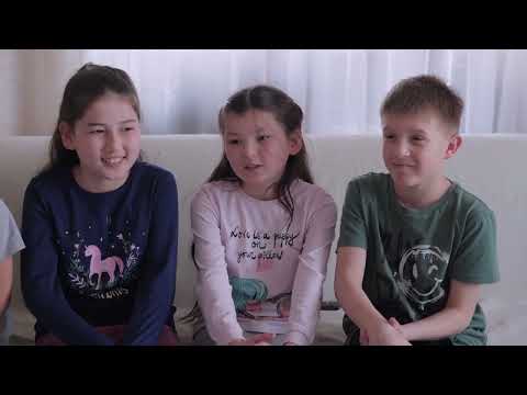 Видео: Семья Павловых. Приемная семья, 22 ребенка, 18 – приемных